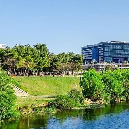 Séjour cosy au bord des Rives du Lez, 2 personnes, Wifi, Parking privé Montpellier Esterno foto