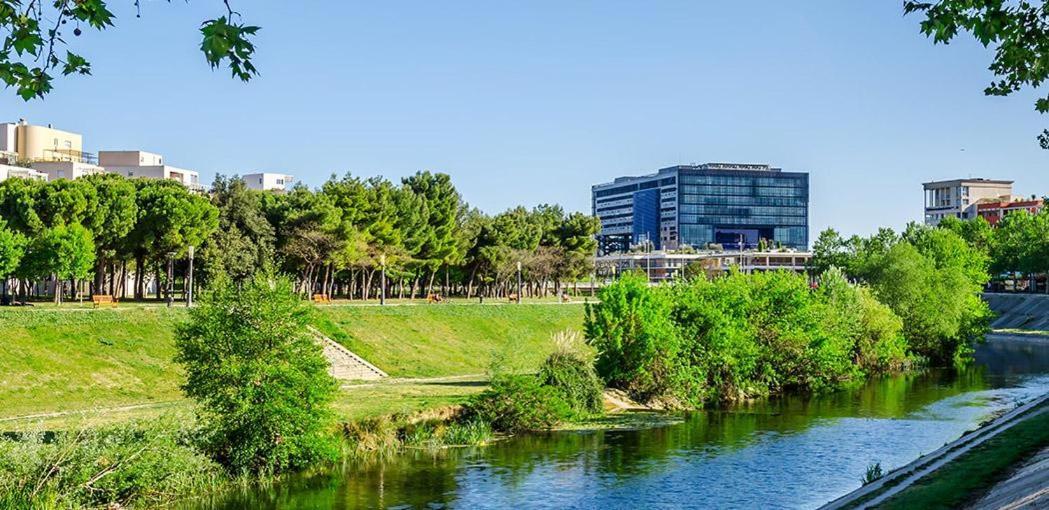 Séjour cosy au bord des Rives du Lez, 2 personnes, Wifi, Parking privé Montpellier Esterno foto
